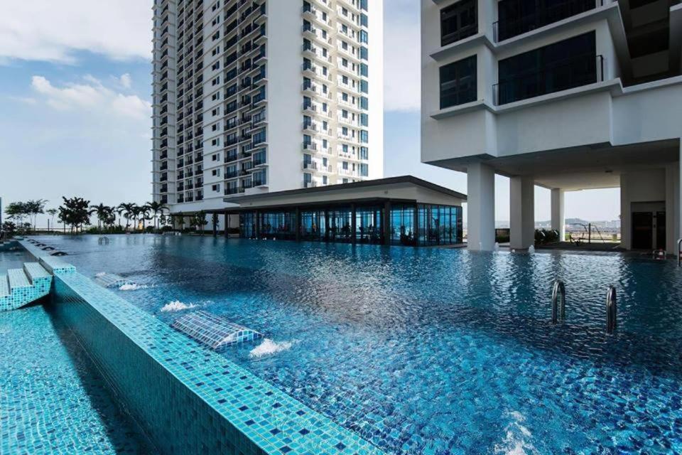 Francesco Suite - Trefoil Setia Alam-Near Setia City Mall & Setia Convention Centre Exterior foto